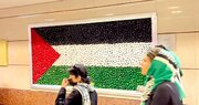 بی‌حجاب‌ها مقابل پرچم حک‌شده فلسطین در مترو تهران + عکس‌ها
