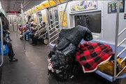 ببینید | خفه کردن وحشیانه یک سیاهپوست بی‌خانمان در متروی نیویورک