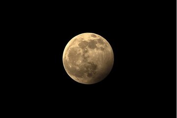 فردا شب به آسمان نگاه کنید؛ ماه گرفتگی ۶آبان ماه را از دست ندهید!/ عکس