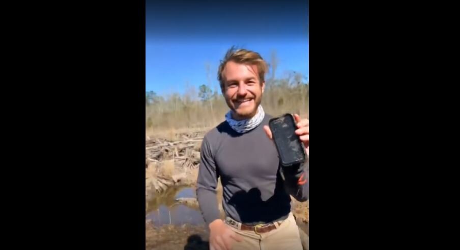 سالم ماندن آیفون پس از سقوط از ارتفاع ۴ کیلومتری!/ عکس