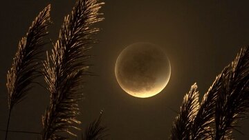 ماه‌گرفتگی امشب تا ۱۹ سال دیگر تکرار نخواهد شد!/ عکس