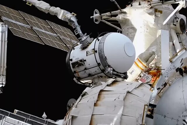 فضانوردان روسی چرا به پیاده‌روی فضایی رفتند؟