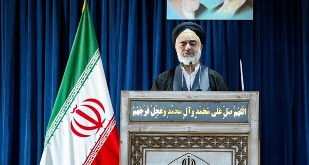 امام جمعه کرج: استکبار با گرگ‌صفتی و کفتارصفتی آمیخته شده/ امام جمعه اصفهان: بی‌حجابی خط قرمز خانواده شهدا است/اسرائیل حقوق خبرنگاران را رعایت نمی‌کند