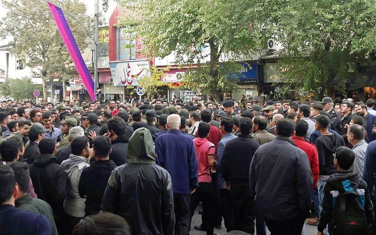 ماهیت اعتراضات در ایران سیاسی یا سیاستی / حوادث دی ماه عبور از مطالبات صنفی به پرسش های بنیادین / اشتباه بزرگ تقلیل اعتراضات به روایتگری صرف