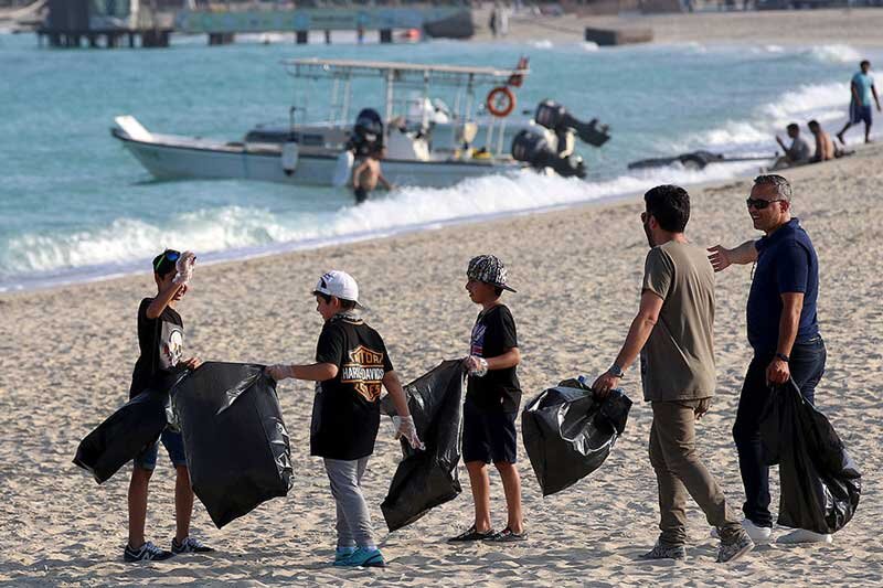 ببینید | طرح پاکسازی سواحل جزیره کیش؛ انبوهی از زباله جمعآوری شد!