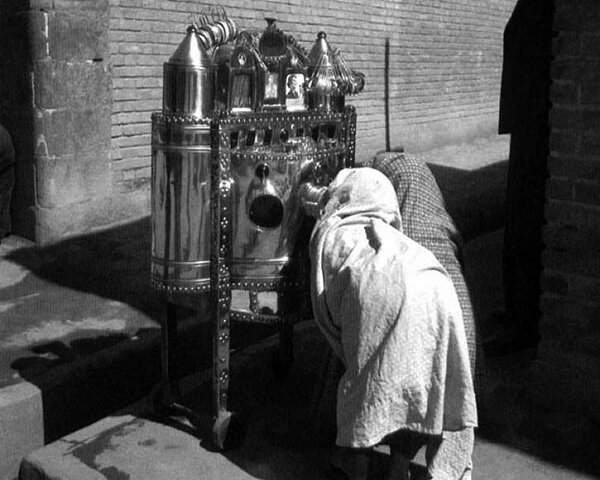 تفریحهای پایتختنشینان در تهران قدیم چه بود؟/ از لوطیعنتری تا تختهحوضی و یابوسواری/ عکس