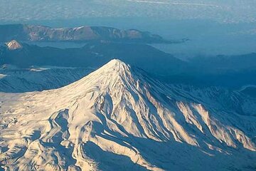 اتفاق عجیب، قله دماوند کلاه به سر شد/ عکس