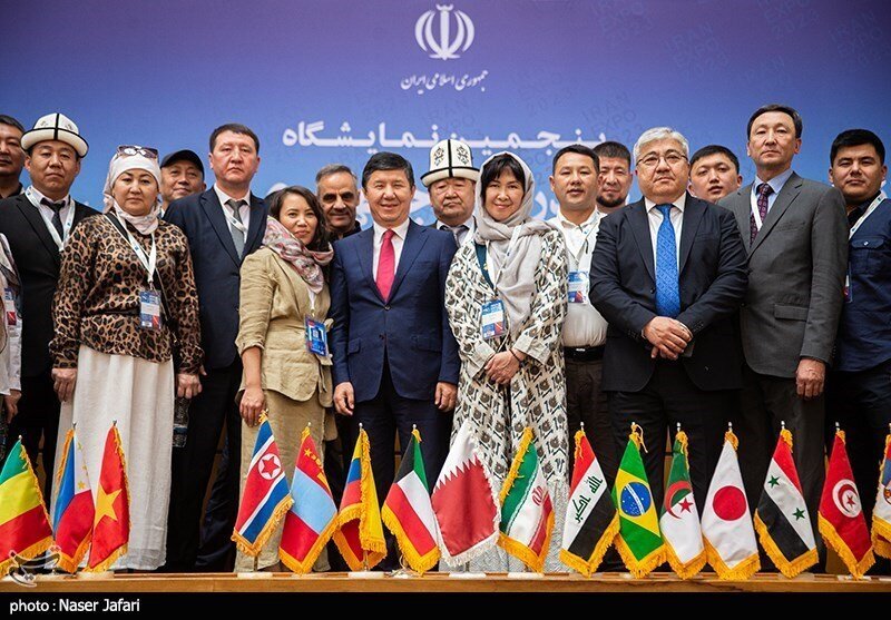 حجاب و پوشش متفاوت زنان و مردان در مراسمی با حضور رئیسی + عکس ها