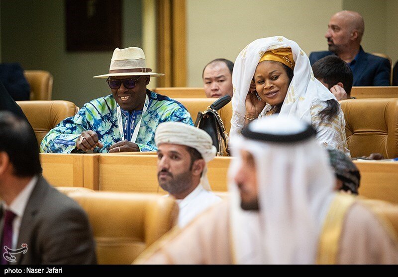 حجاب و پوشش متفاوت زنان و مردان در مراسمی با حضور رئیسی + عکس ها
