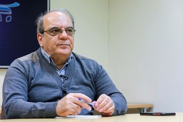 عباس عبدی: بیشتر گزارشات مقامات رسمی فاقد اعتبار علمی است