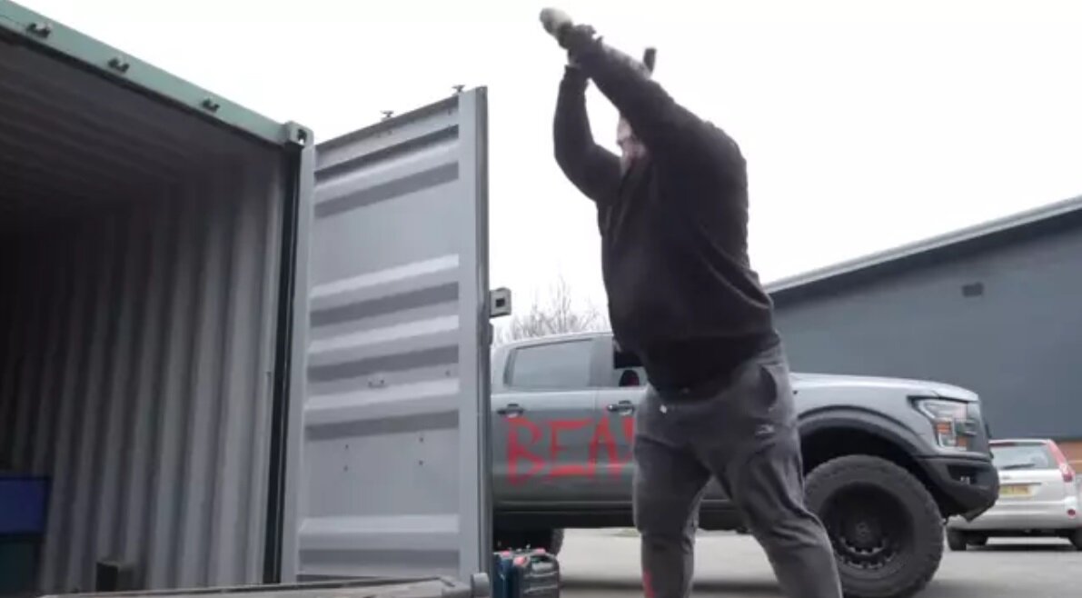 قویترین مرد جهان با خرید یک کانتینر ثروتمند شد/ عکس