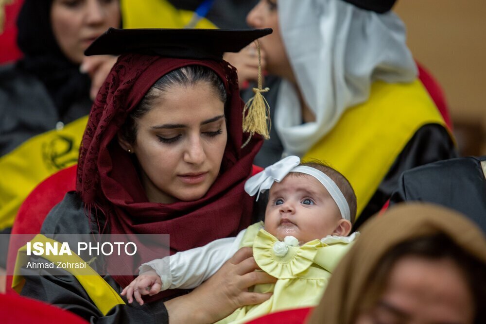 پوشش و حجاب دانشجویان در مراسمی با حضور رئیس جامعه مدرسین حوزه علمیه قم و وزیر علوم + عکسها