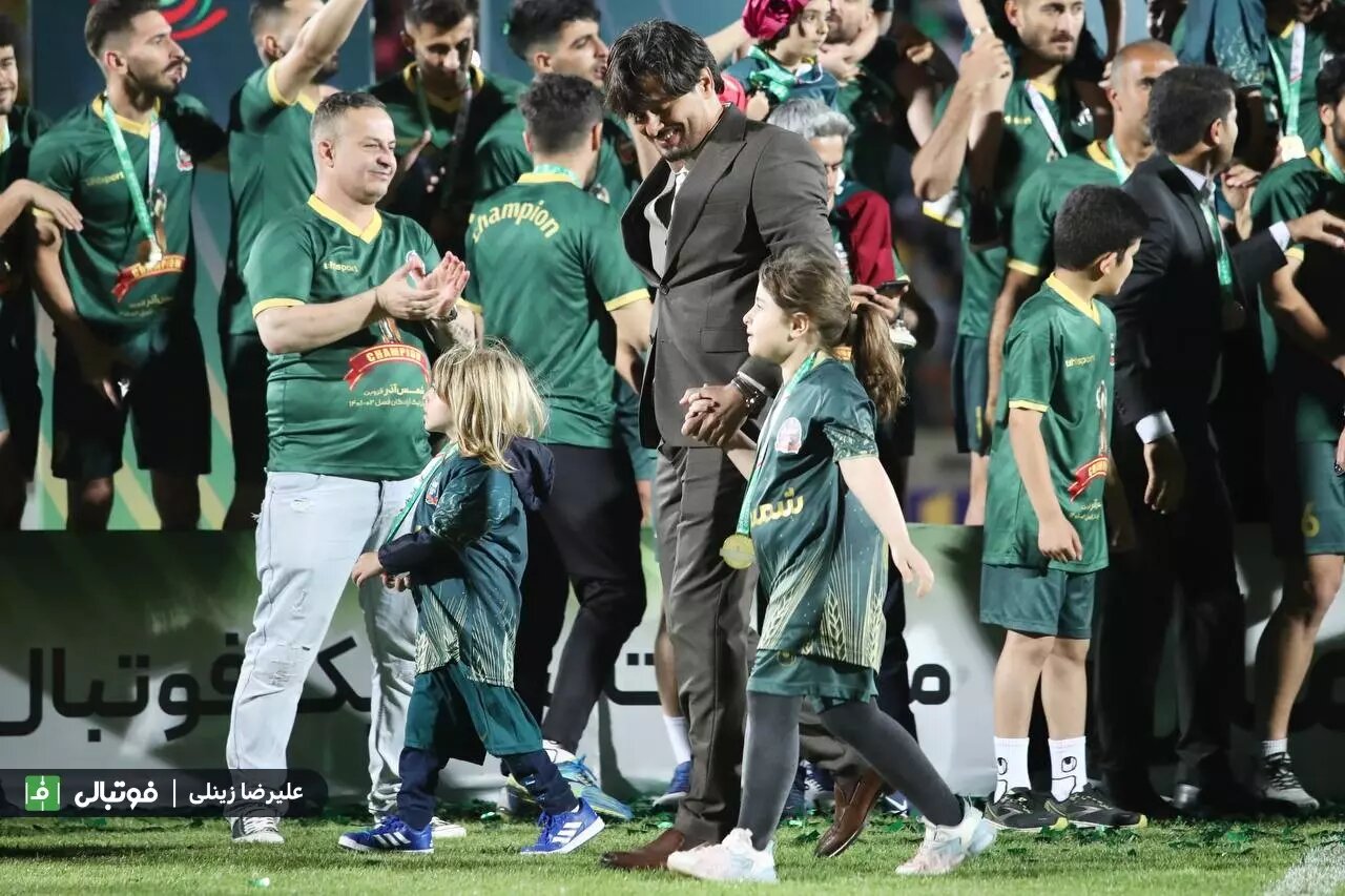 عکس | جشن قهرمانی تیم لیگ یکی با حضور زنان به سبک اروپاییها