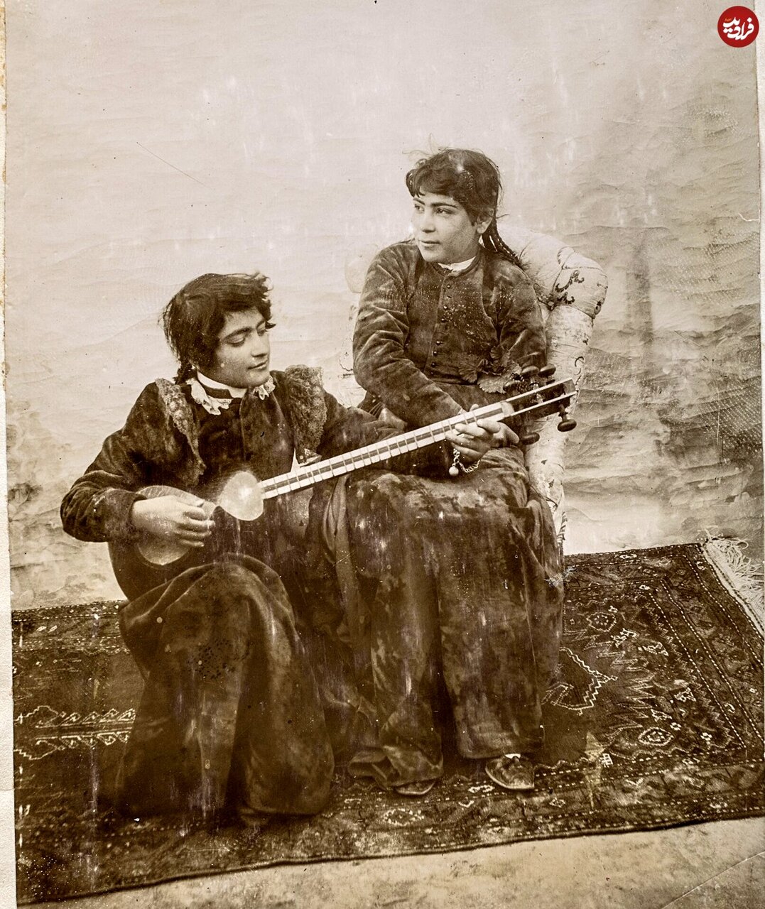 می‌دانستید زنان قاجار ساز می‌زدند؟/ عکس