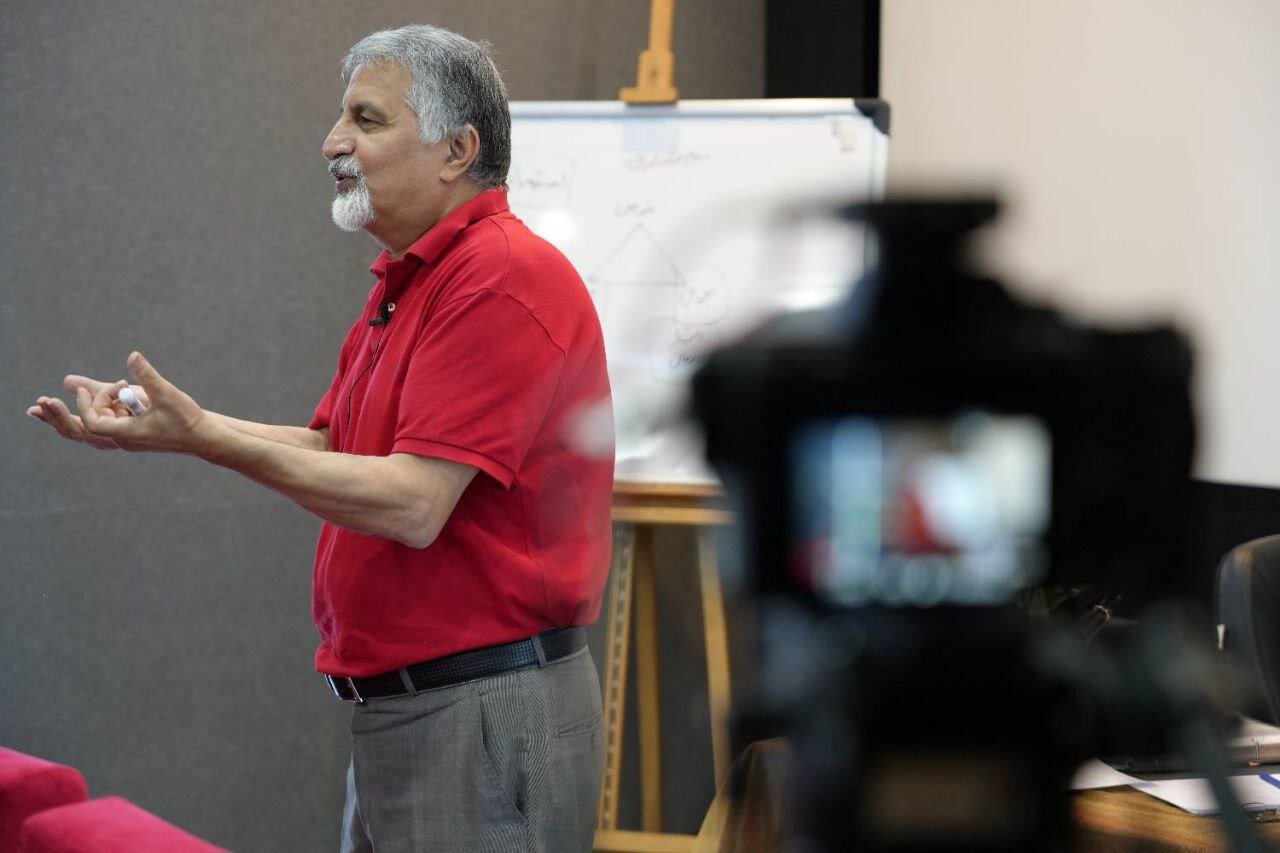 تفاوت نگاه مهرجویی و زنده یاد پوراحمد برای ساخت «مهمان مامان» 3