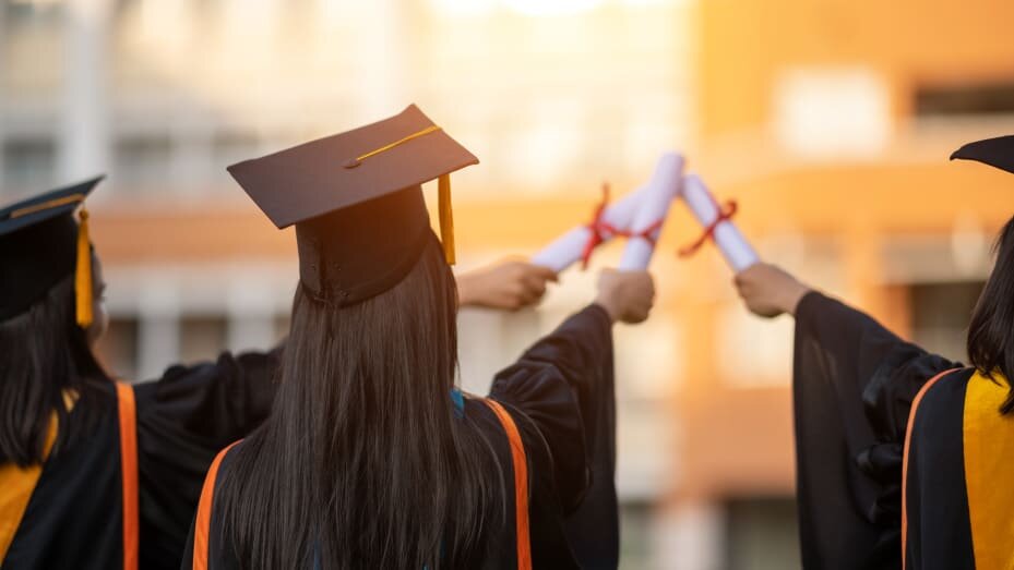 مادر و دختری که همزمان باهم دانشگاه را تمام کردند/ عکس