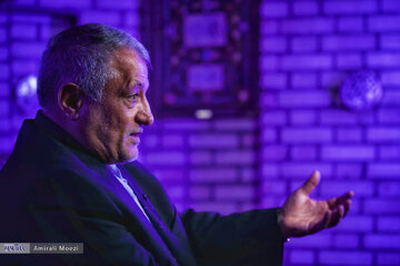 قالیباف برای شهردار شدن گفت کنار بکش که من کنار نرفتم/ من معتدلم، فائزه جسور/ شما معنی زیست شبانه را نمیدانید قالیباف برای شهردار شدن گفت کنار بکش که من کنار نرفتم/ من معتدلم، فائزه جسور/ شما معنی زیست شبانه را نمیدانید