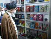 Leader visits Tehran International Book Fair