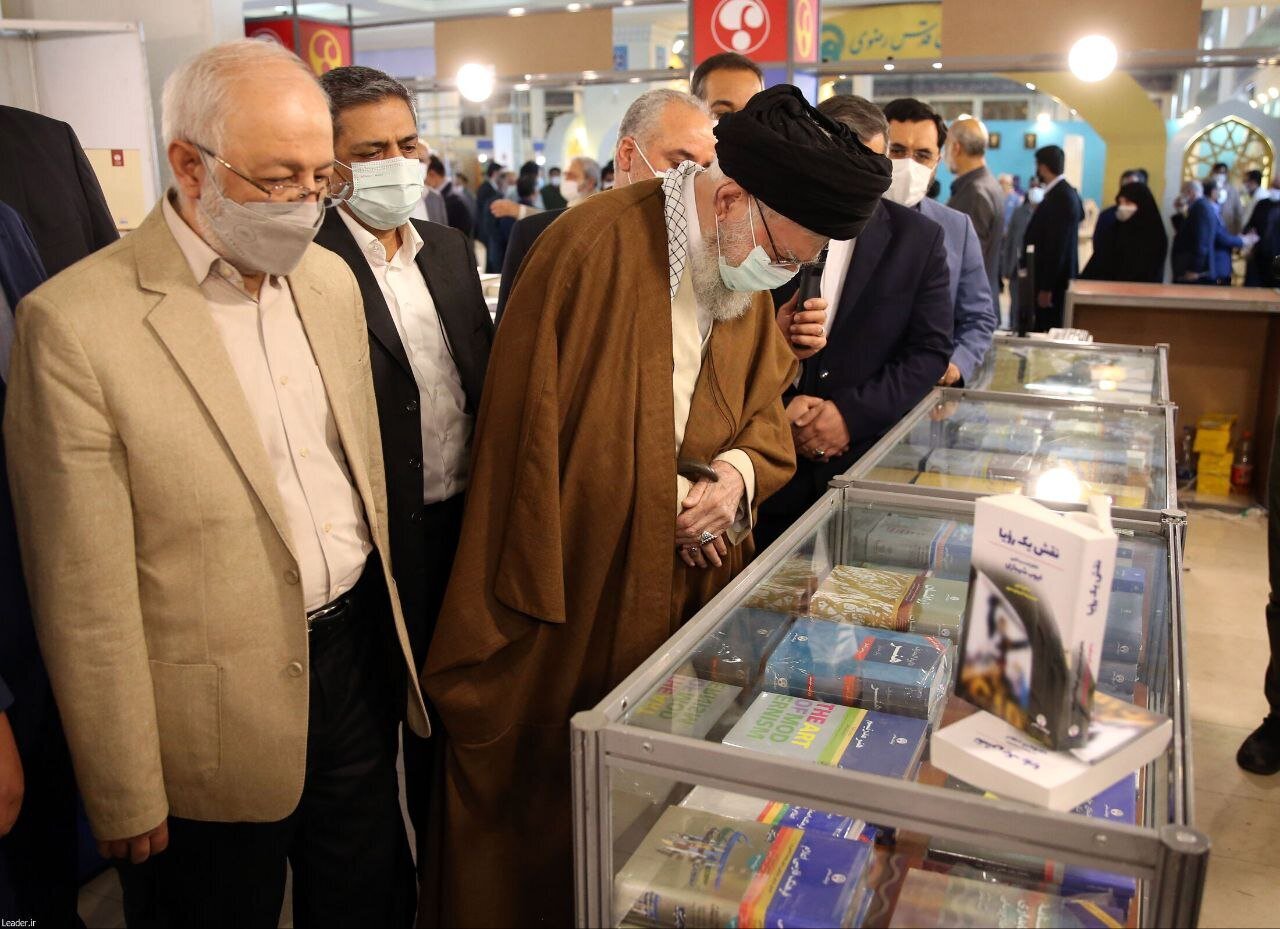 بازدید رهبر انقلاب از نمایشگاه بین‌المللی کتاب تهران + عکس ها 
