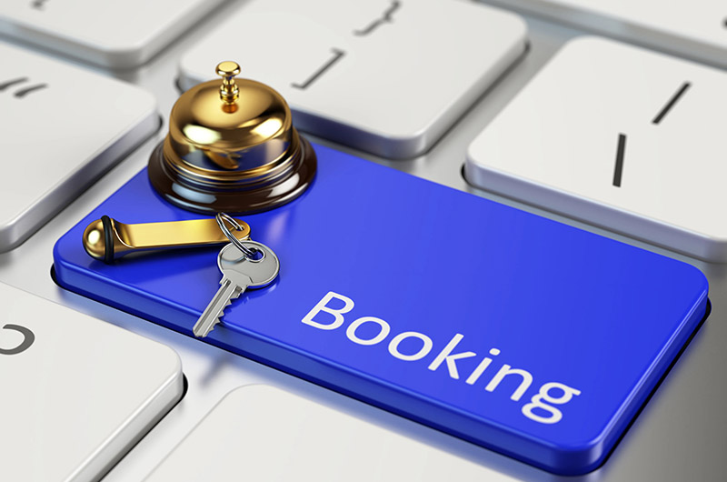 بررسی فرآیند رزرو هتل و اقامت در هتل