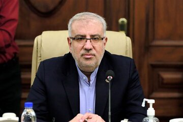 وزير النفط الايراني : ننتج 3 ملايين و400 الف برميل من النفط يوميا