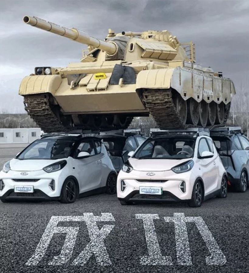 این ماشین کوچک از زیر تانک سالم بیرون آمد!