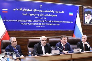 Iran, Russia sign 8 MoUs, 2 contracts in different oil fields