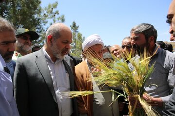 بزرگترین خواسته مردم و کشاورزان اصفهان تأمین آب و جاری شدن زاینده‌رود است