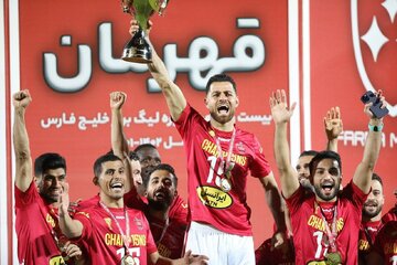 خوشحالی مهرداد میناوند از قهرمانی پرسپولیس+ عکس