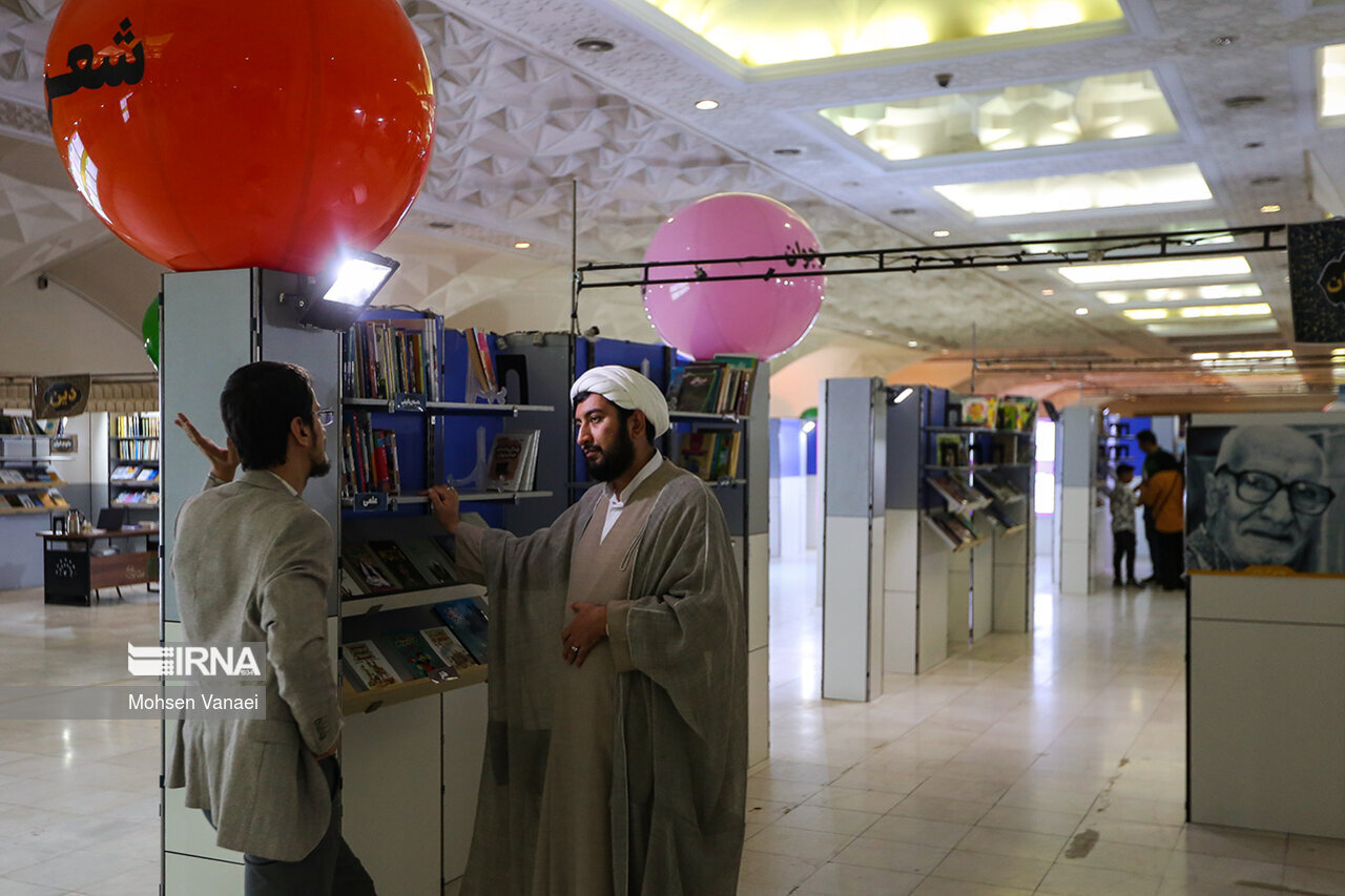 نمایشگاه کتاب امسال؛ صف خرید خوراکی طولانیتر از کتاب/ کتابهای روانشناسی و رمان خارجی بیشترین فروش را داشت/