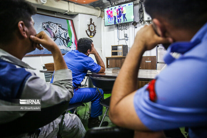 جشن قهرمانی پرسپولیس در ناوشکن دنا