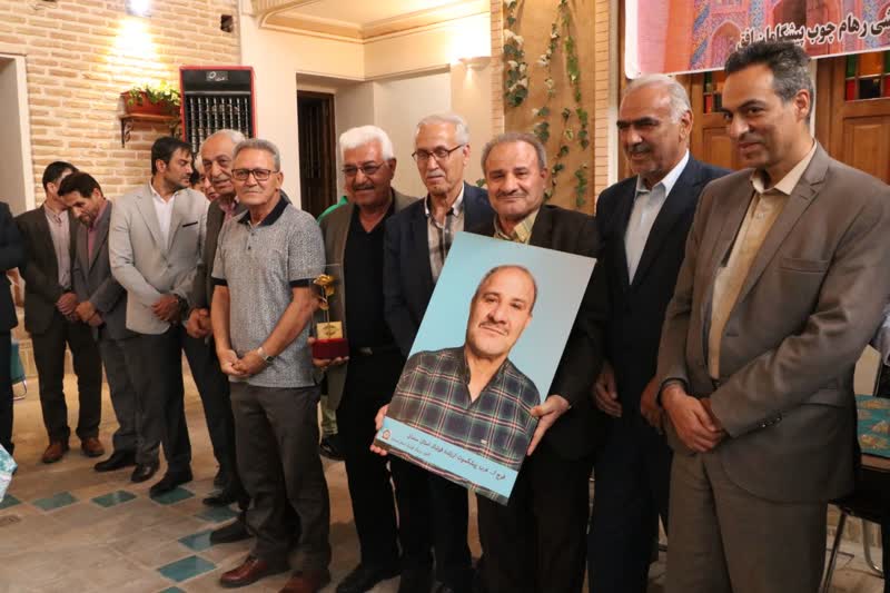 تجلیل از ولی اله کاکو و فرج اله عرب دو پیشکسوت فوتبال سمنان