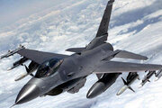 ببینید | لحظه سوخت‌گیری جنگنده F-16C ارتش آمریکا در دل آسمان