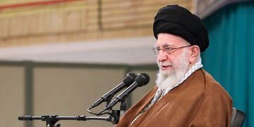 قائد الثورة الاسلامية: المرونة لا تتعارض مع المبادئ