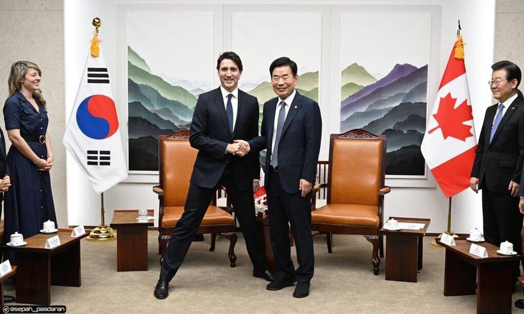 ژست عجیب و جنجالی ترودو در دیدار با مقام کرهای/عکس