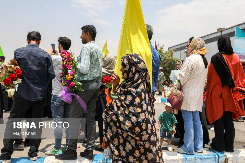 بازگشت از سفر دور دنیا به آغوش همسر و فرزندان 