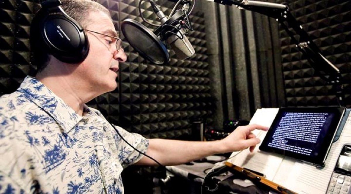 در 5 قدم تبدیل به یک گوینده کتاب صوتی شوید