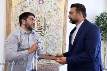 عکس | حکم دبیر برای معاون حقوقی استقلال عکس | حکم دبیر برای معاون حقوقی استقلال