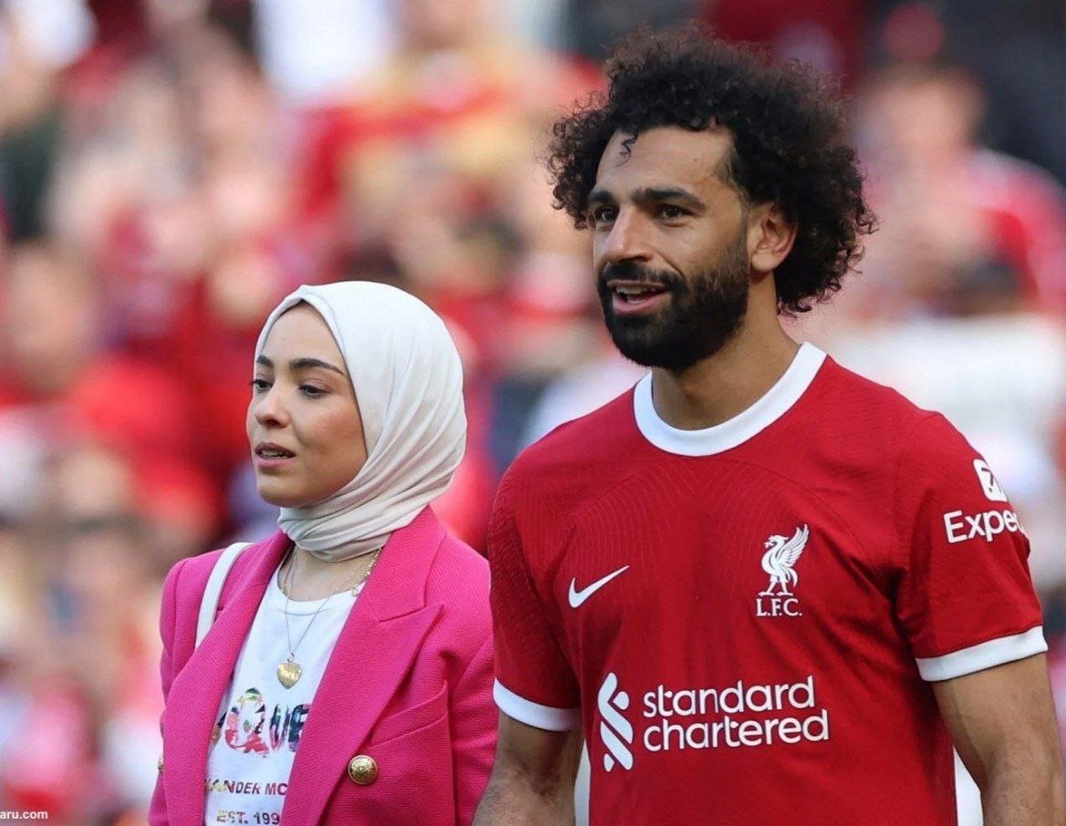 عکس | حجاب همسر محمد صلاح در آنفیلد