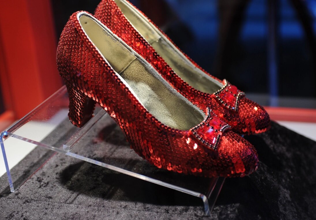 دستگیری سارق کفش‌های دختر جادوگر شهر اُز؛ این کفش ۳.۵ میلیون دلار ارزش دارد/ عکس