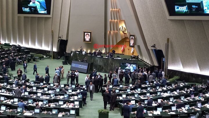 جدال در صحن علنی بهارستان بر سر شمارش آرای نایب رئیسی مجلس در سال چهارم
