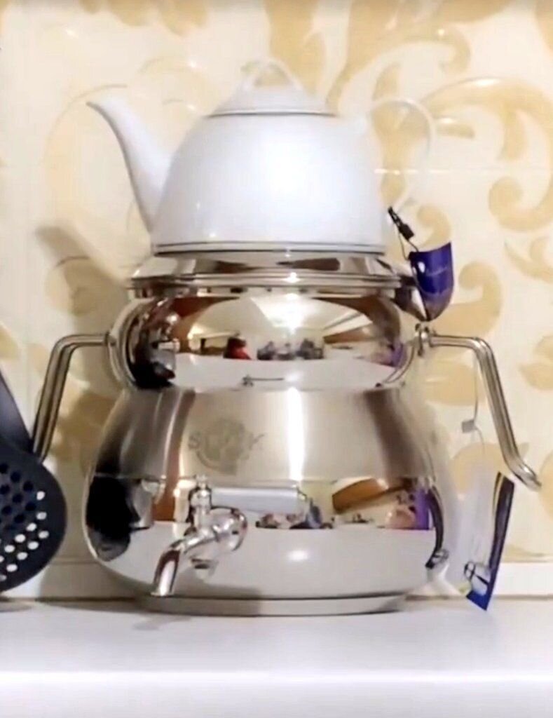 عکس| هدیه عجیب شورای شهر به بانوی قهرمان