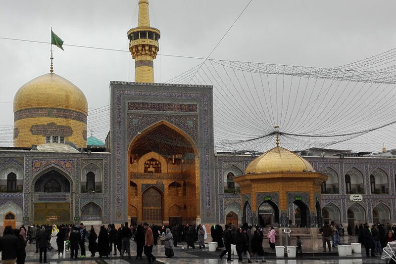 ببینید | قدم قدم با خدام حرم مطهر رضوی در بخشهایی از حرم که تا حالا نرفتید