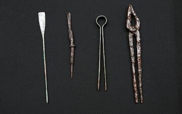 کشف گور ترسناک ۲۰۰۰ ساله پزشک رومی و ابزارهای آن!/ عکس