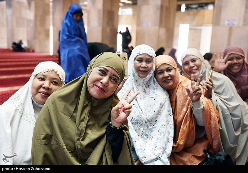 واکنش رئیسی به استقبال زنان حاضر در مراسم مسجد استقلال + عکس‌ها