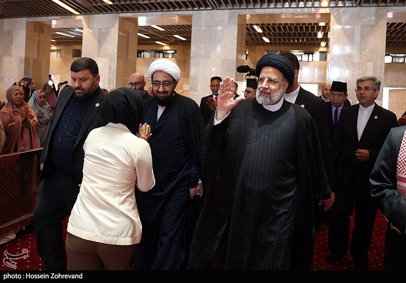 واکنش رئیسی به استقبال زنان حاضر در مراسم مسجد استقلال + عکسها