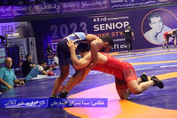 مسابقات کشتی آزاد جام تختی ارومیه / روز نخست