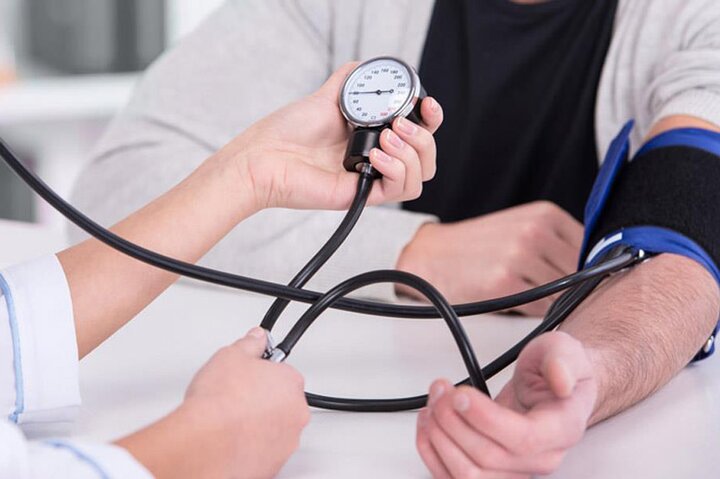 اینفوگرافیگ | نکاتی کلیدی برای اندازه‌گیری صحیح فشار خون در منزل