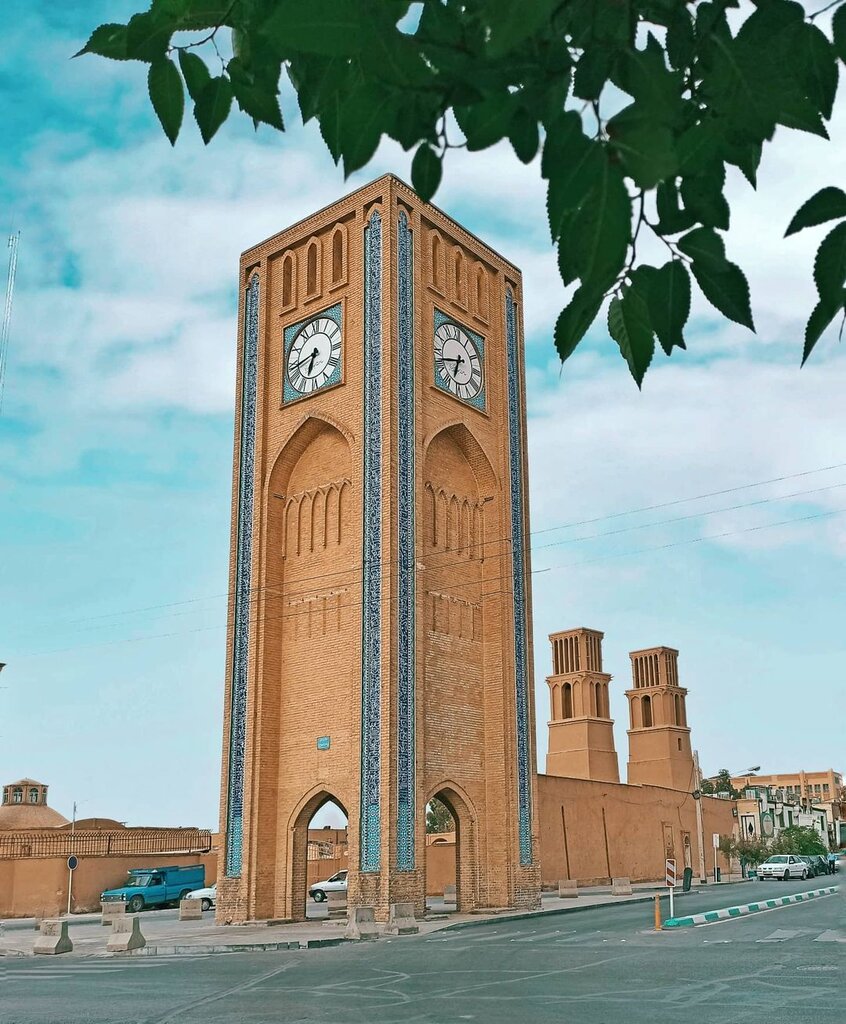 تصویر زیبای ساعت معروف یزد؛ قدیمی‌ترین و اولین ساعت شهری ایران/ عکس