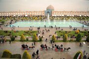 ببینید | لحظات جالب درشکه سواری در نقش جهان اصفهان